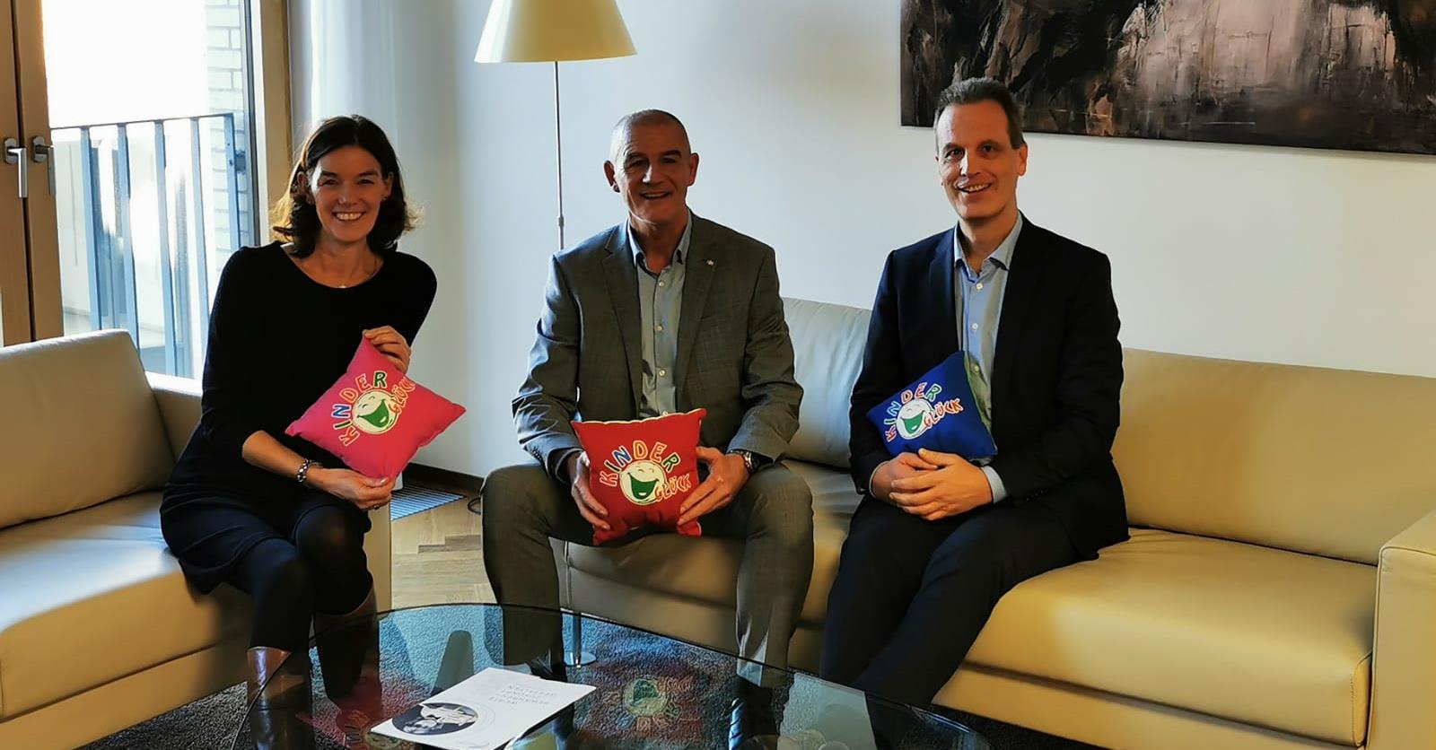 3 bunte Kinderglück-Kissen